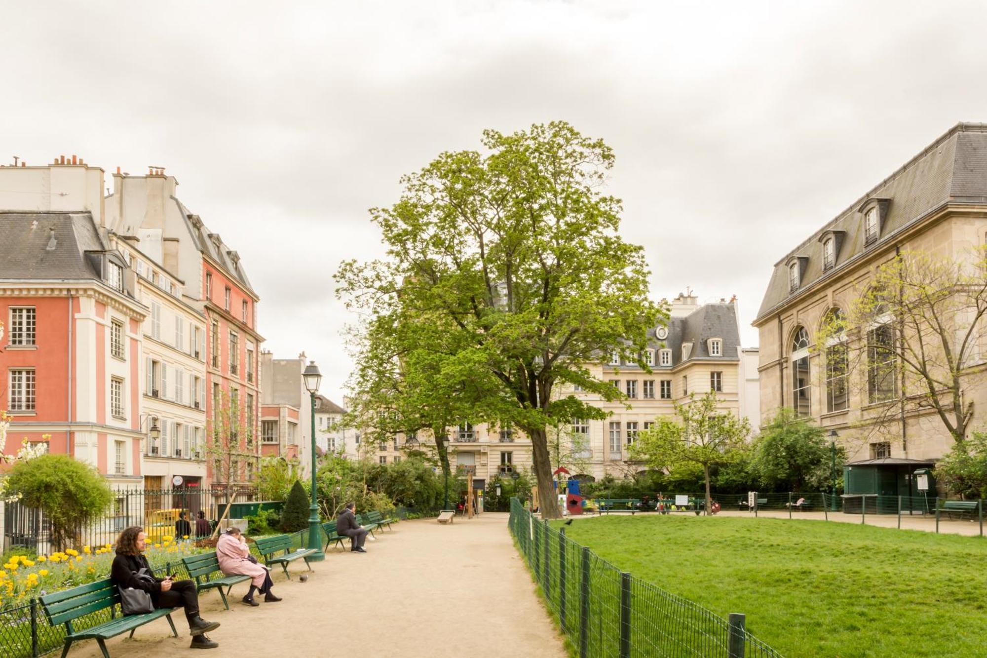 Apartment Marais Place Des Vosges Sevigne Paris