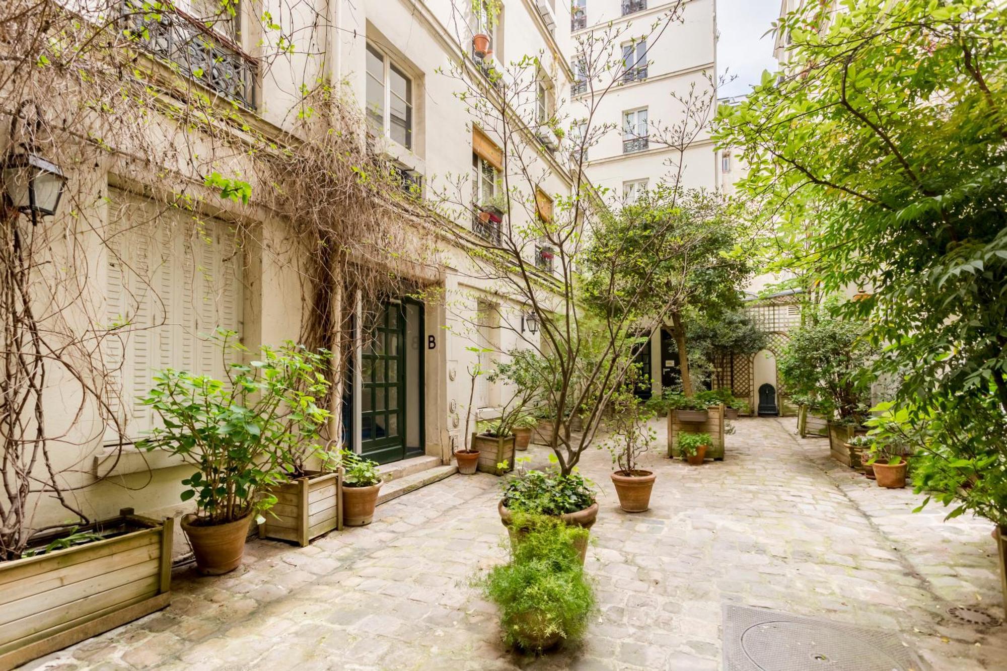Apartment Marais Place Des Vosges Sevigne