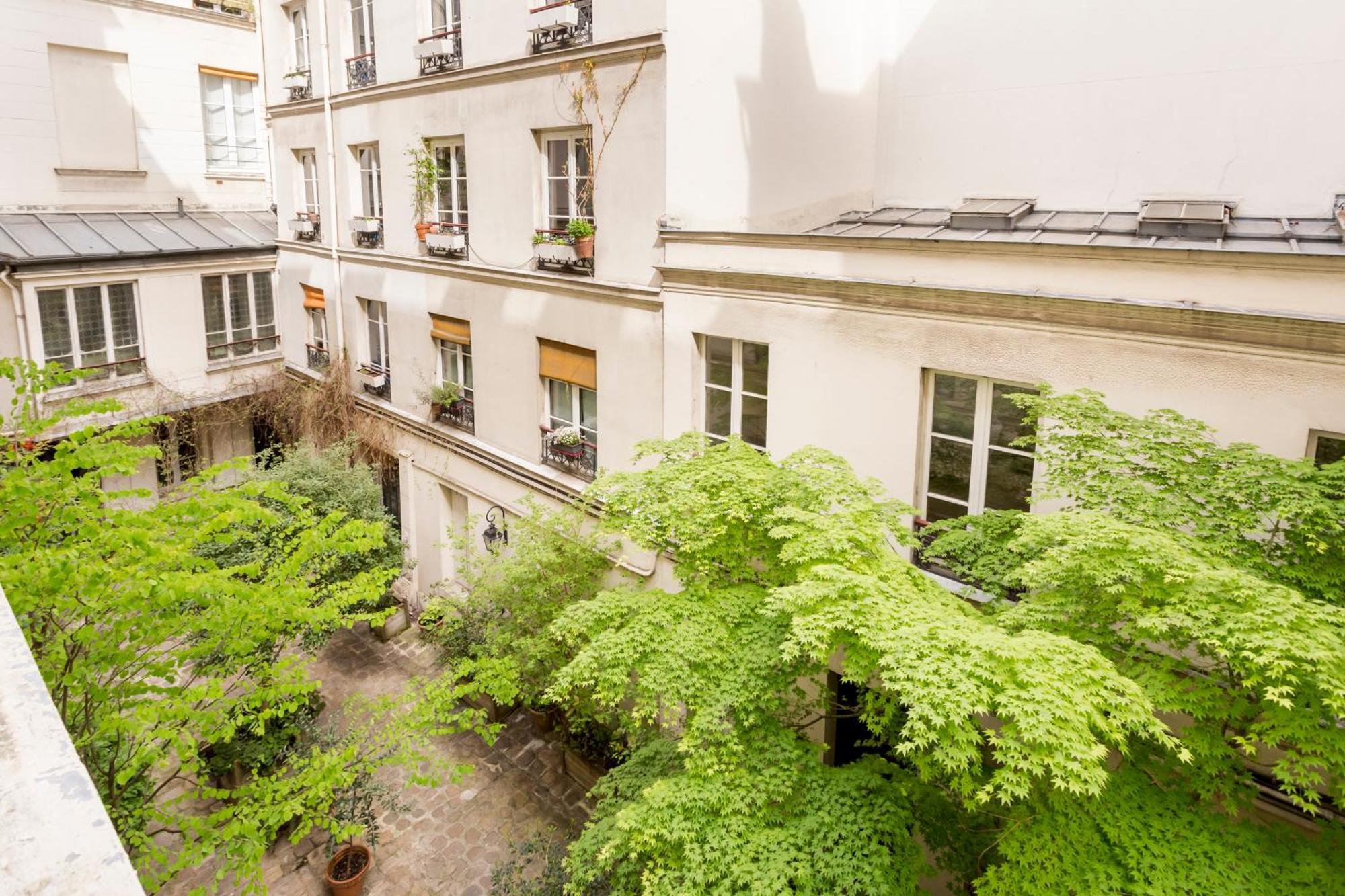 Marais Place Des Vosges Sevigne Apartment Paris