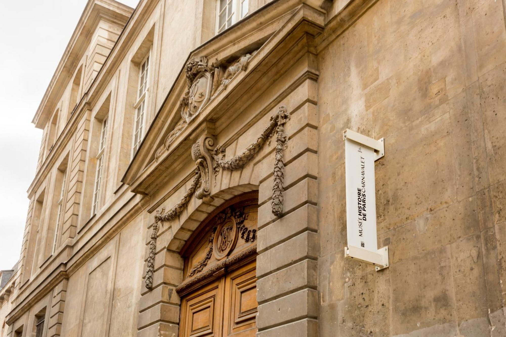 Marais Place Des Vosges Sevigne