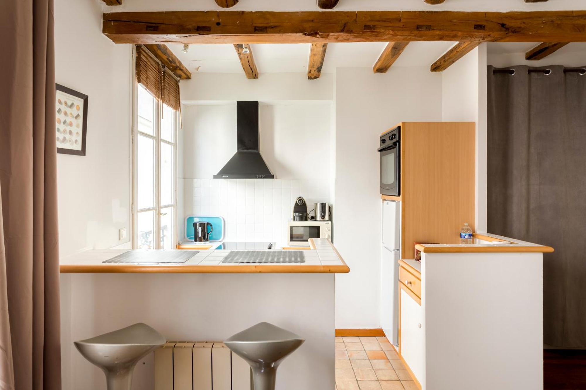 Apartment Marais Place Des Vosges Sevigne