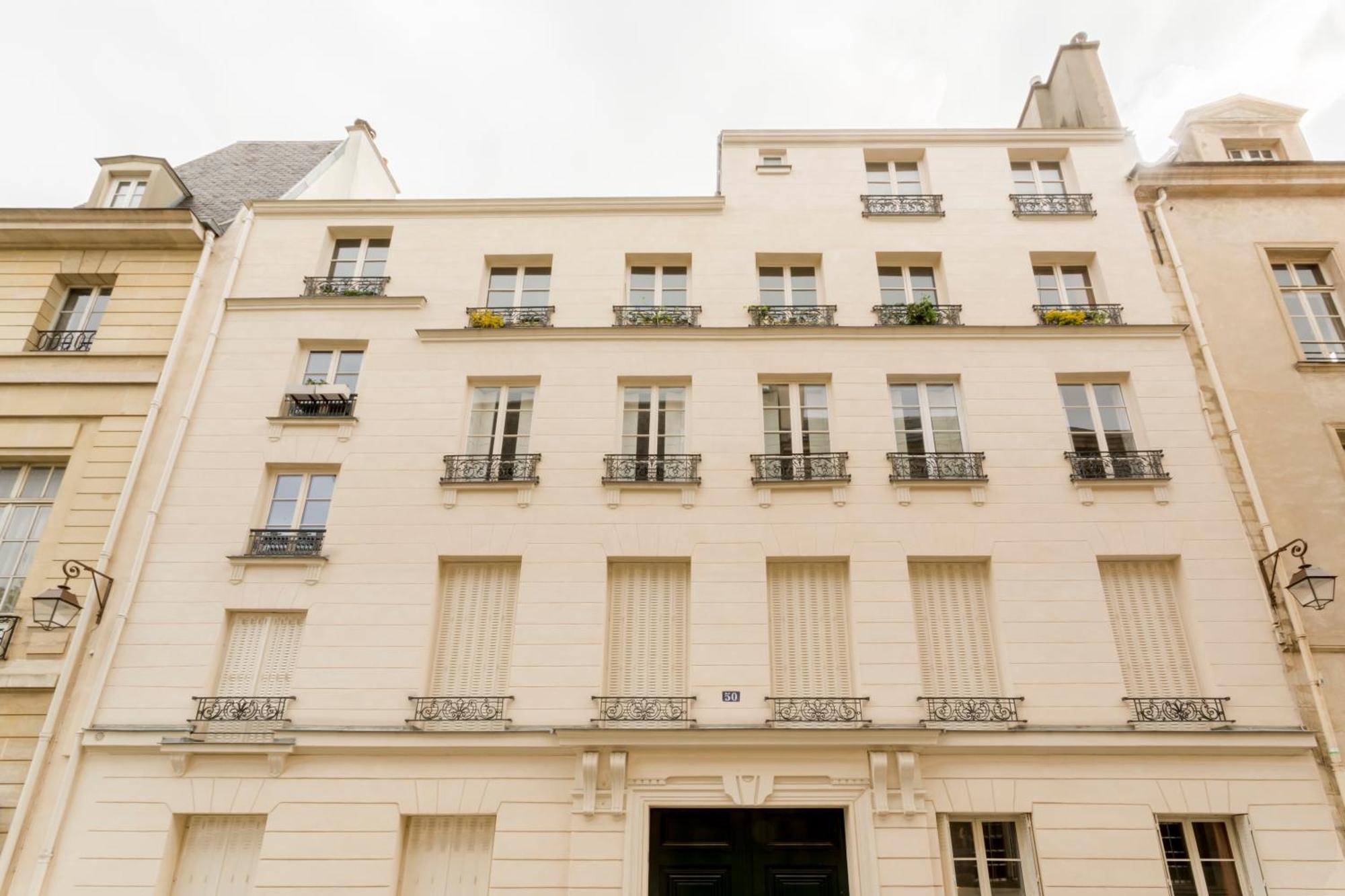 Marais Place Des Vosges Sevigne *