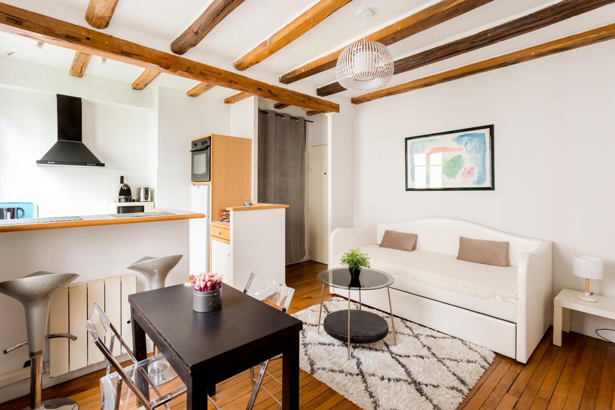 Apartment Marais Place Des Vosges Sevigne